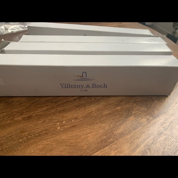 20 piece Villeroy and Boch silver flatware set. - Picture 2 of 2